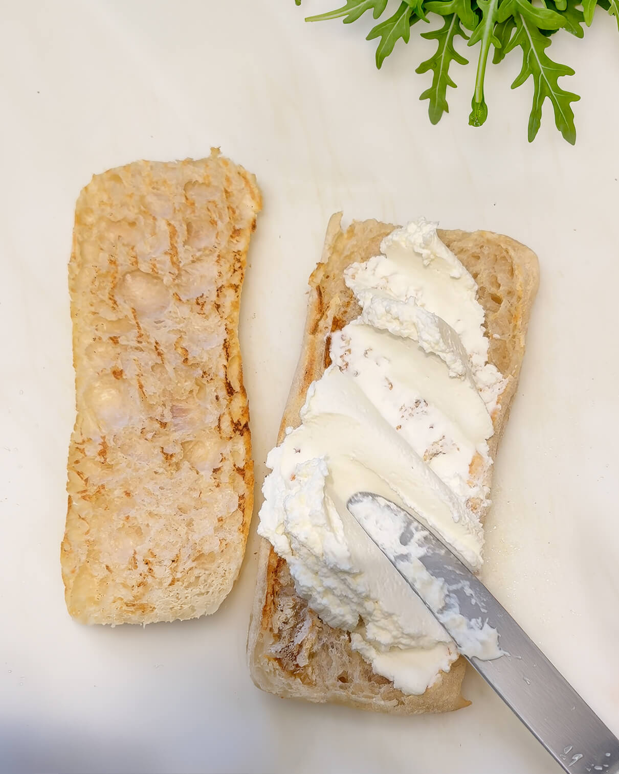 THE GRILL UNLEASHES AROMA AND CRUNCH.